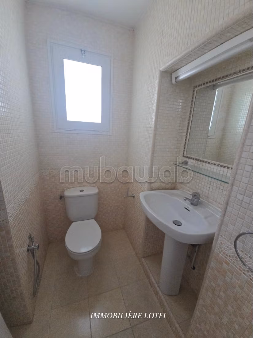 Superb villa for rent in Carthage. Surface area 305 m². Security door and central heating