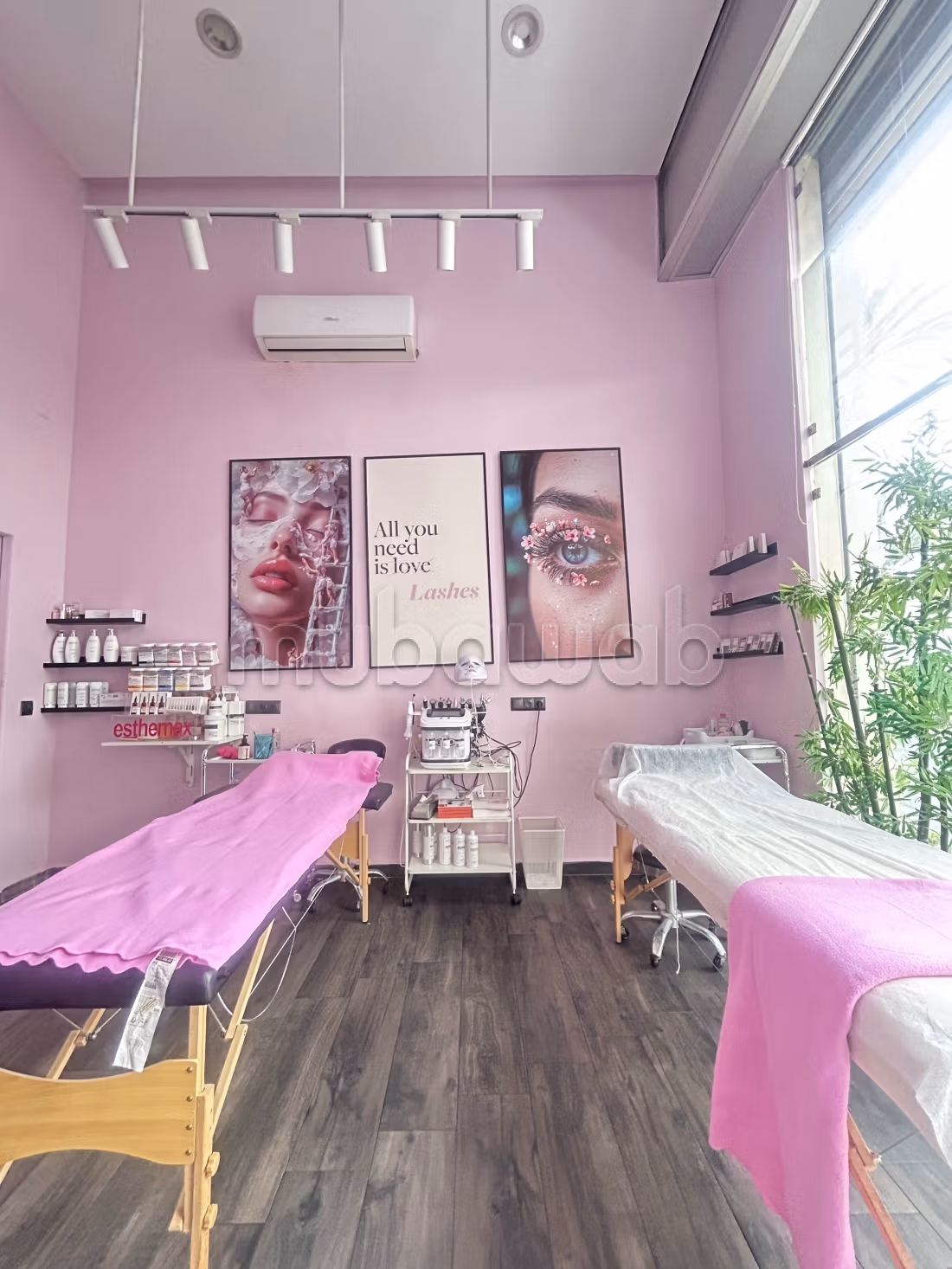 Salon for sale in Racine