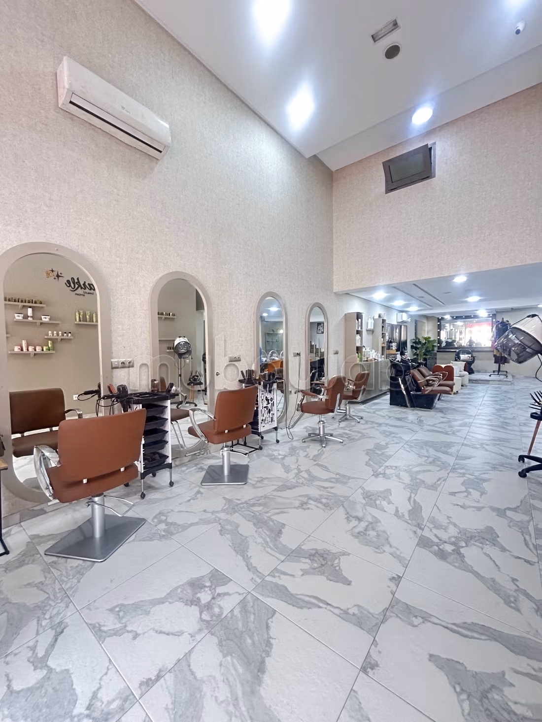 Salon for sale in Racine