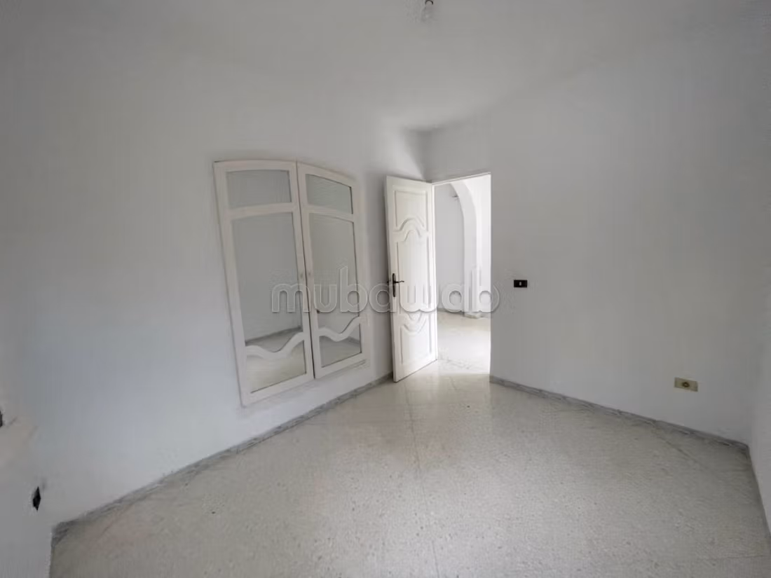 A louer un rez de jardin en s2 à Gammarth