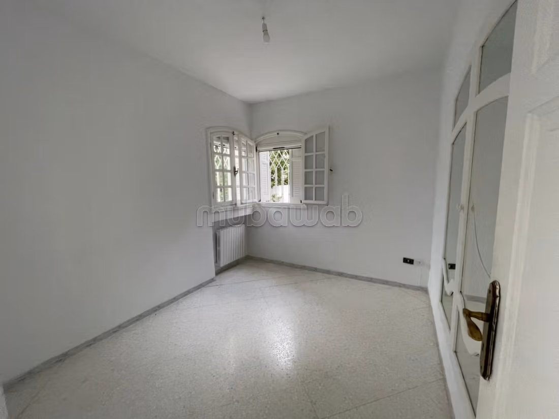A louer un rez de jardin en s2 à Gammarth