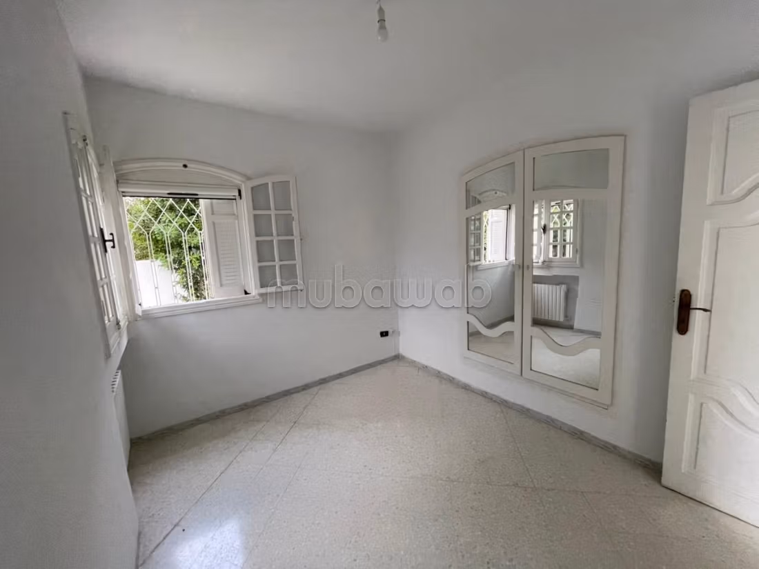 A louer un rez de jardin en s2 à Gammarth