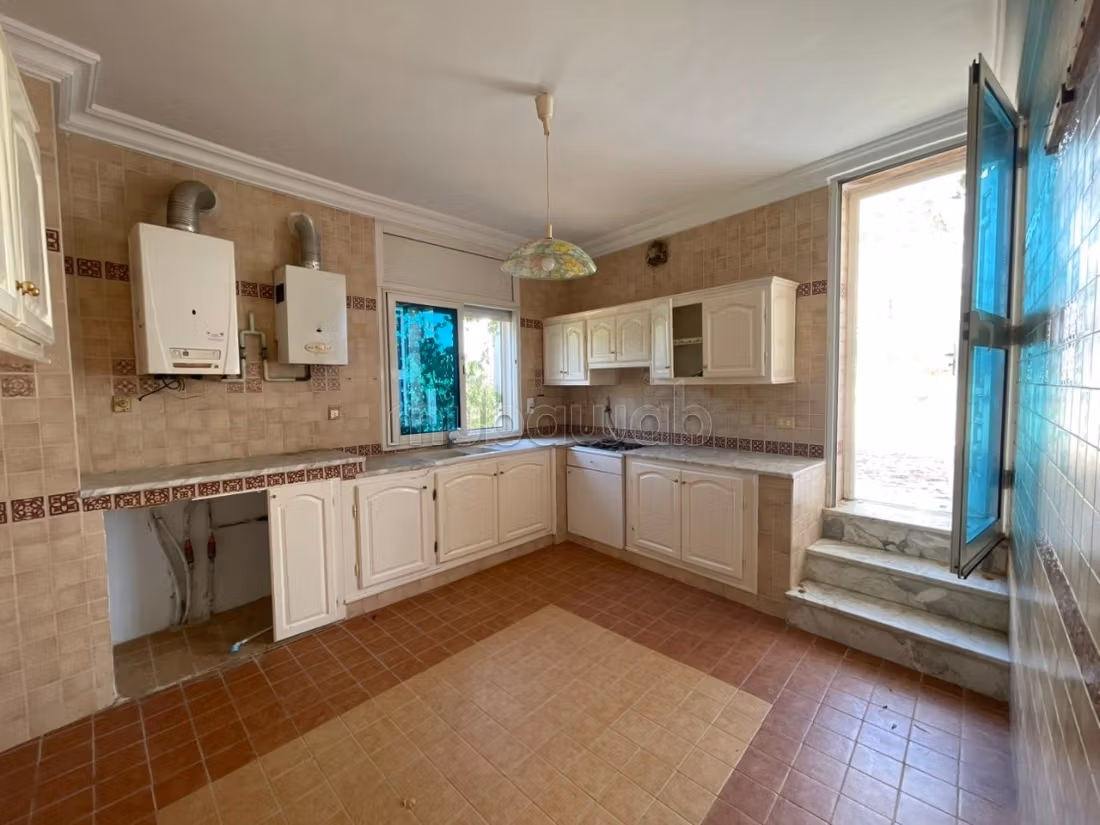 A louer Un RDC de villa en s3 à Gammarth