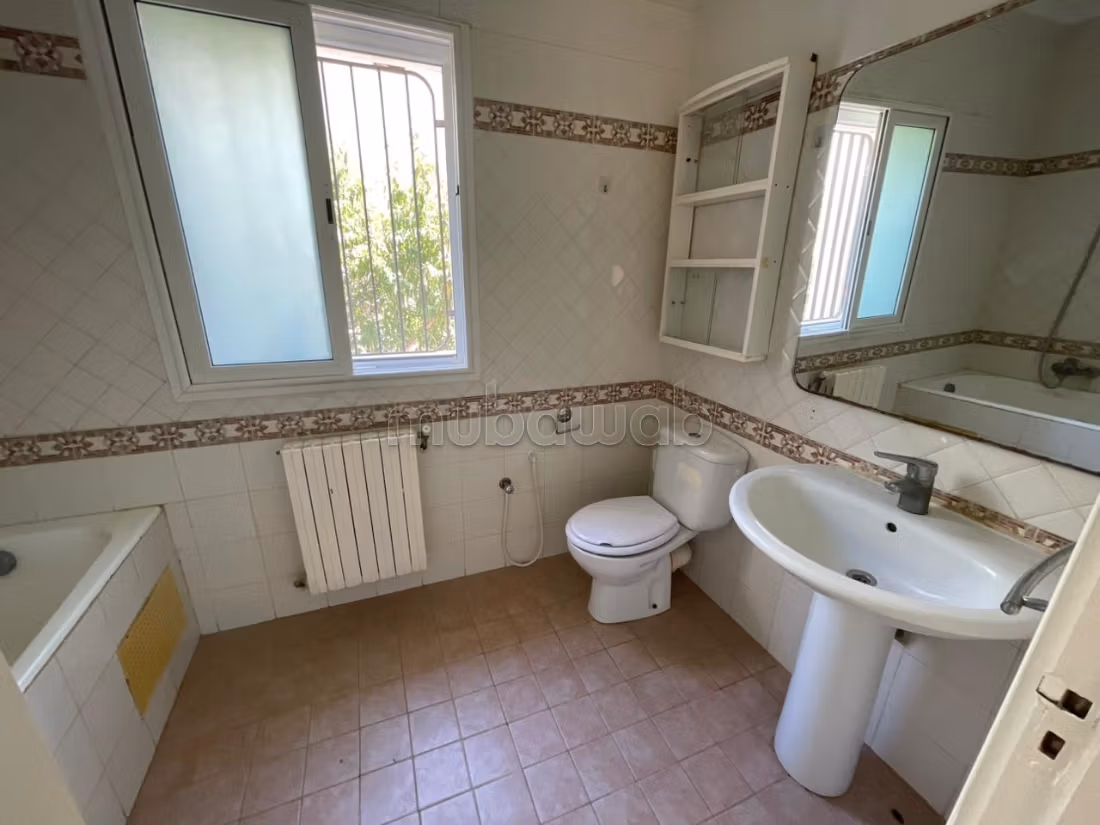 A louer Un RDC de villa en s3 à Gammarth