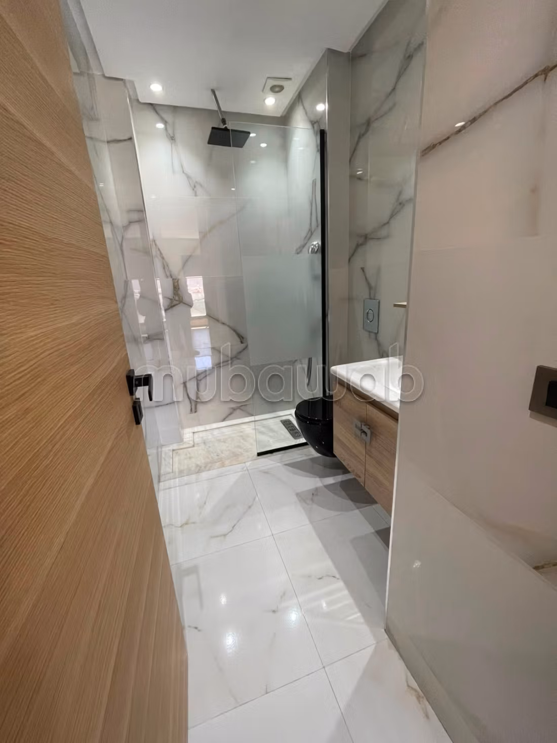 Apartment for rent in Les Hôpitaux. Total area 100 m². Moroccan lounge and satellite dish