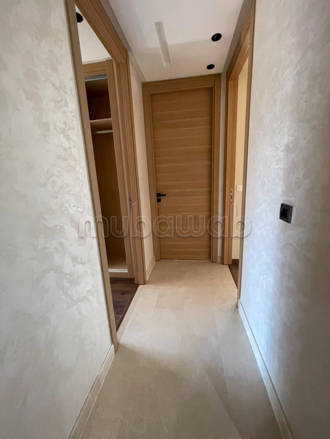 Apartment for rent in Les Hôpitaux. Total area 100 m². Moroccan lounge and satellite dish