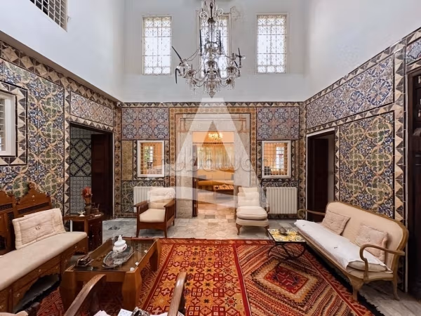 Villa de charme traditionnel à vendre