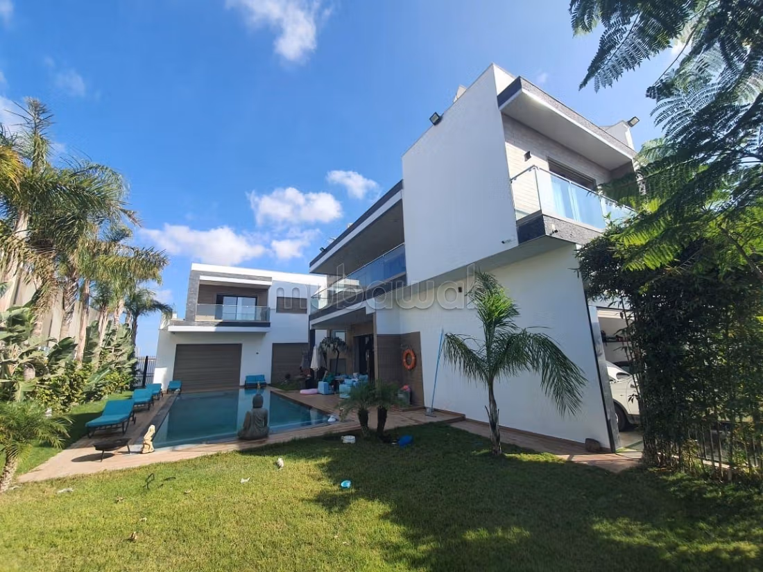 Exceptional villa with sea view