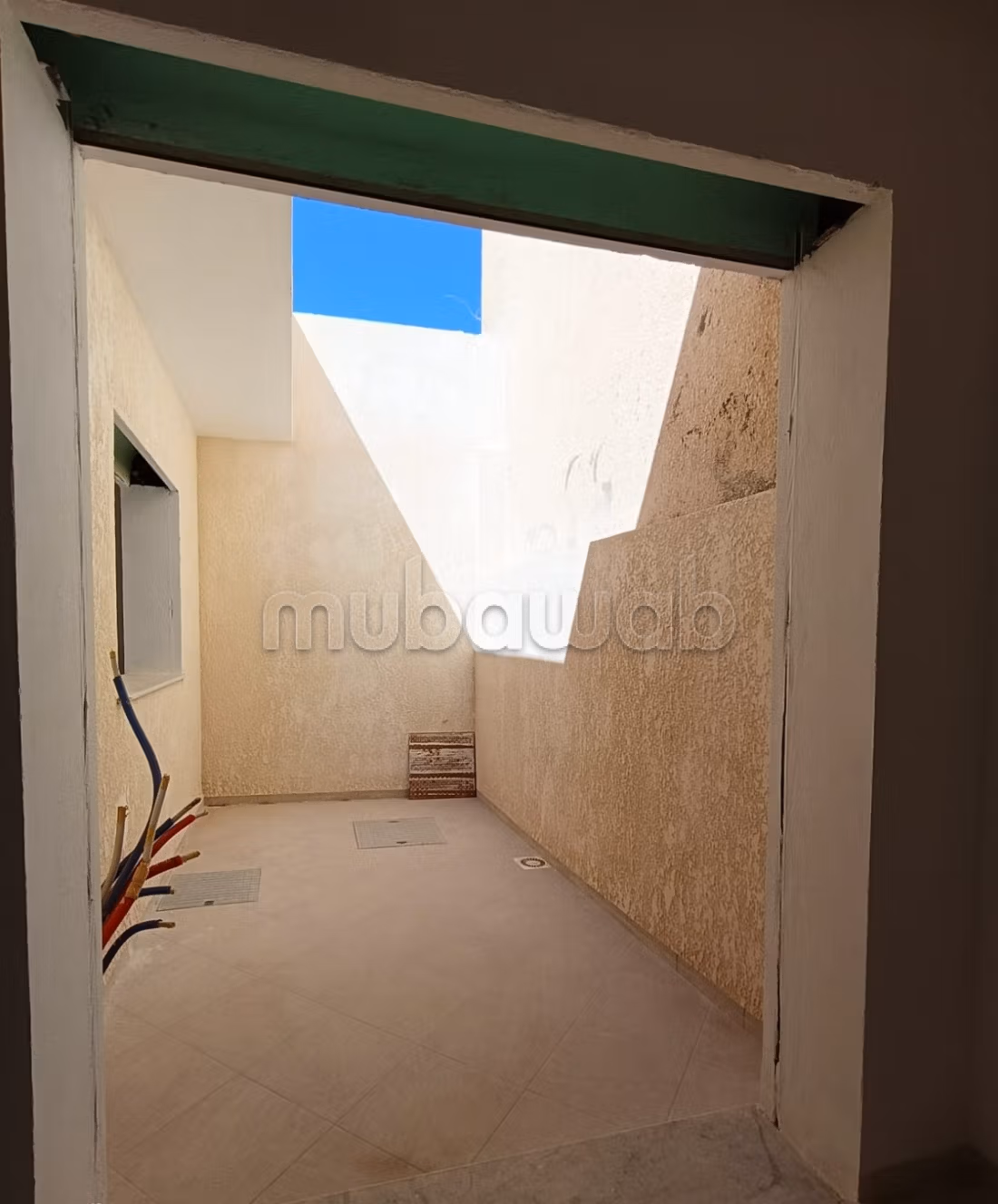 Vente villa de luxe. 3 chambres agréables. Belle terrasse et jardin