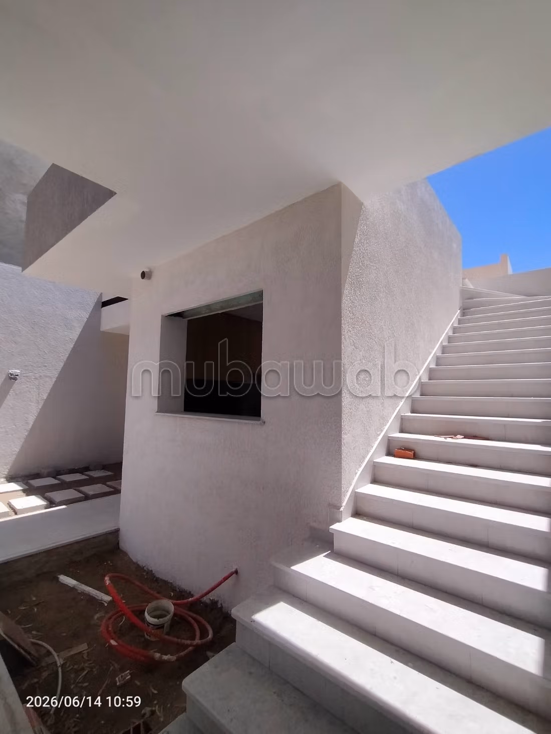 Vente villa de luxe. 3 chambres agréables. Belle terrasse et jardin