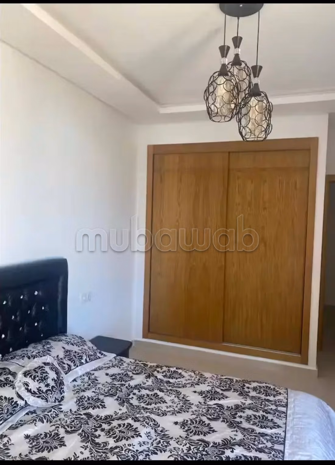 Beautiful apartment for rent in M'Diq. Total area 70 m². Traditional living room, general satellite dish