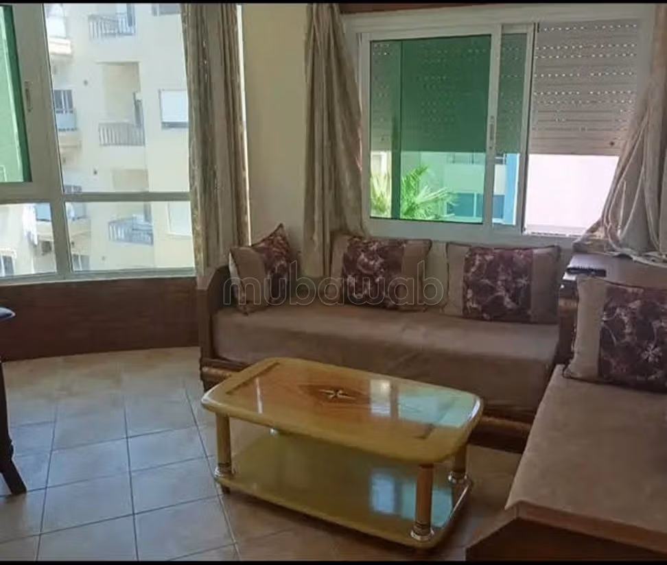 Bellissimo appartamento in affitto a M'Diq. Superficie di 68 m². Arredato