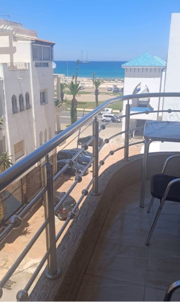 Très bel appartement en location à M'Diq. Surface de 68 m². Meublé