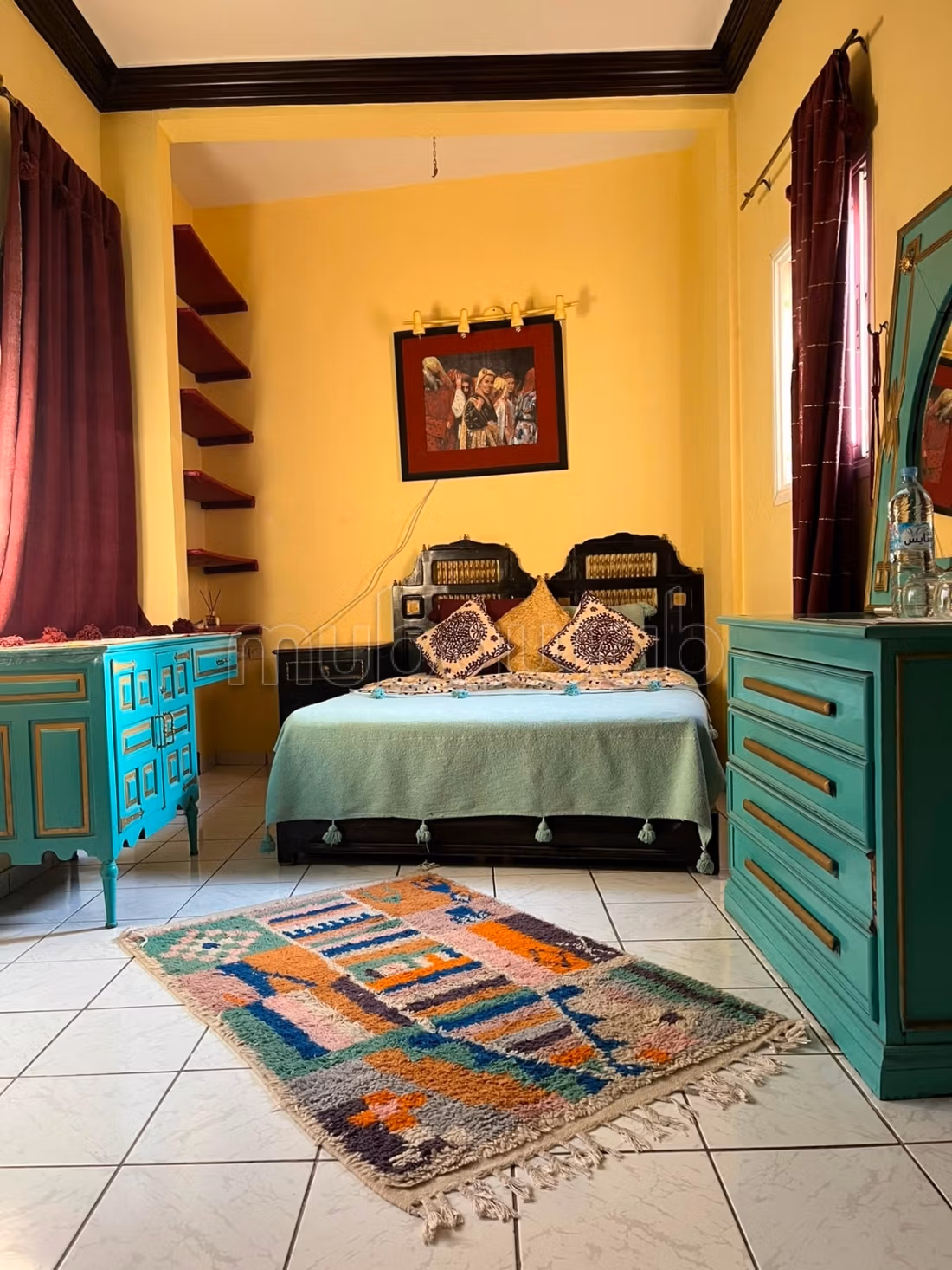 Riad à la vente à Ennakhil Palmeraie. Surface totale 74 m². Salon typique marocain, résidence sécurisée