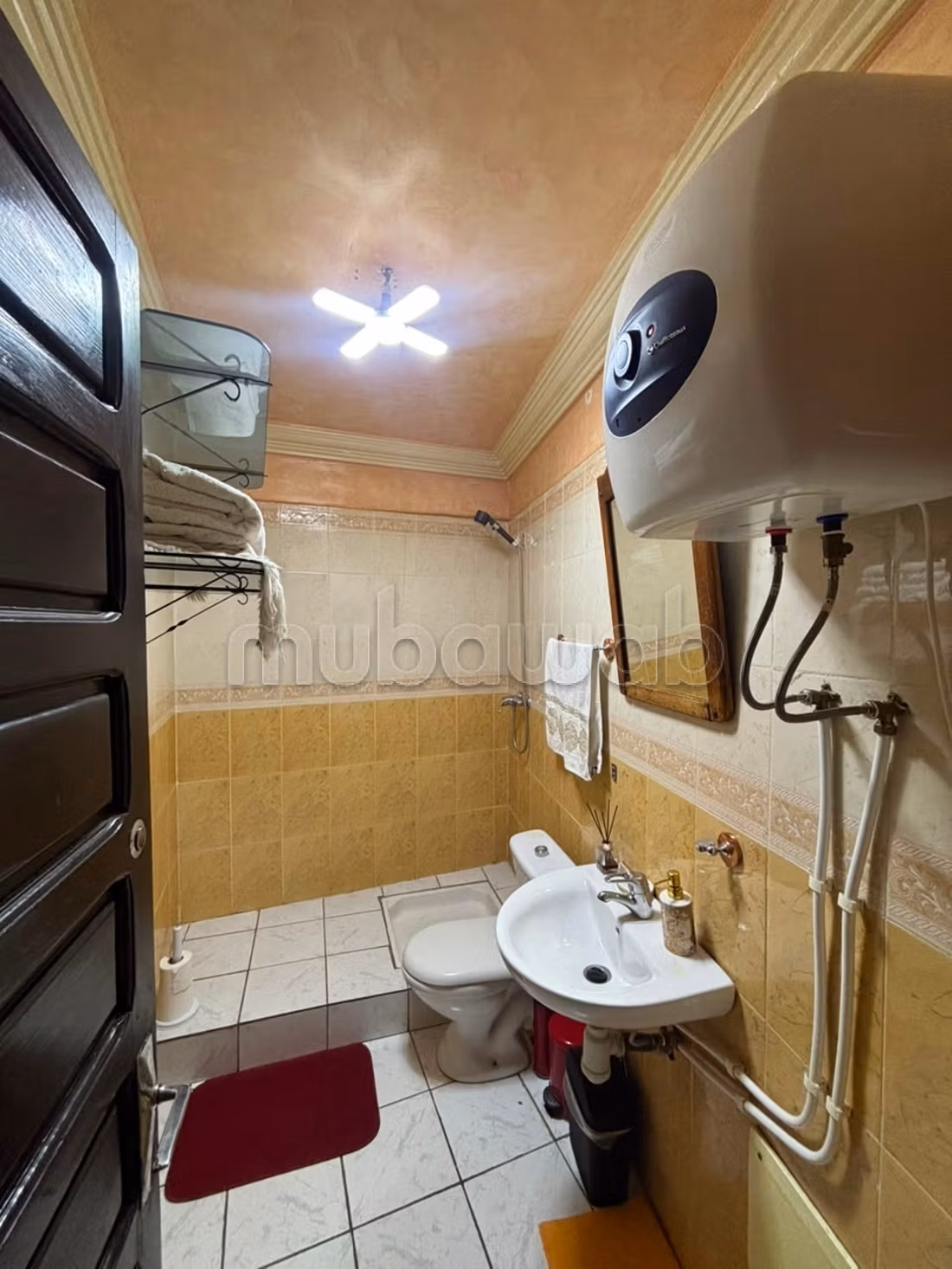 Riad à la vente à Ennakhil Palmeraie. Surface totale 74 m². Salon typique marocain, résidence sécurisée