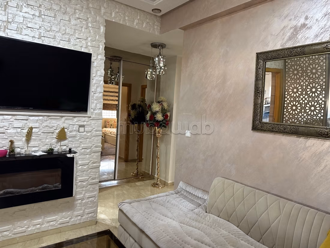 Appartement à vendre à El khouzama. 
3 belles chambres. 
Meublé — 3