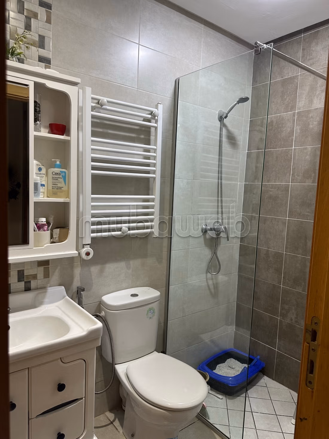 Appartement à vendre à El khouzama. 
3 belles chambres. 
Meublé — 4