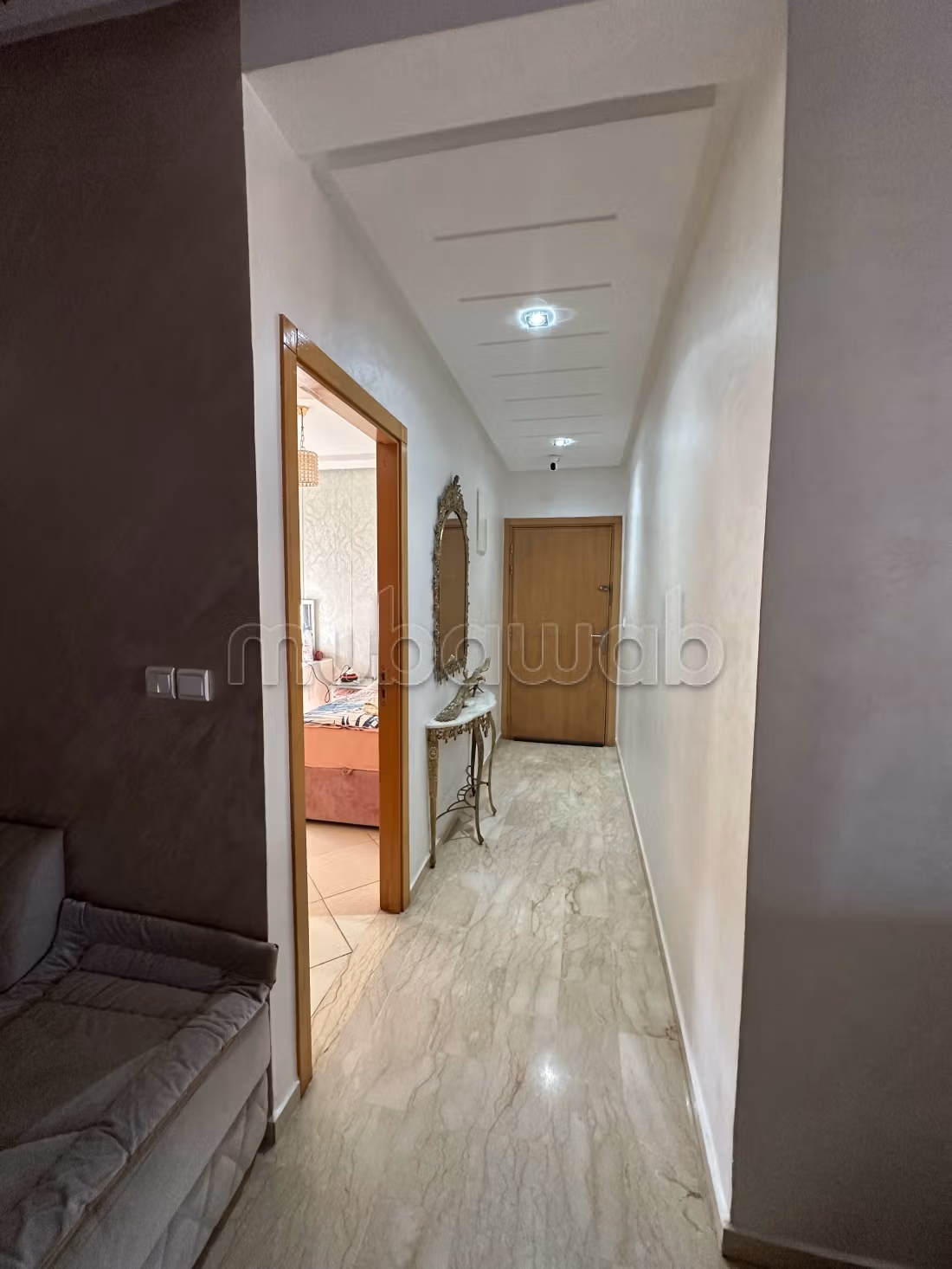 Appartement à vendre à El khouzama. 
3 belles chambres. 
Meublé — 5