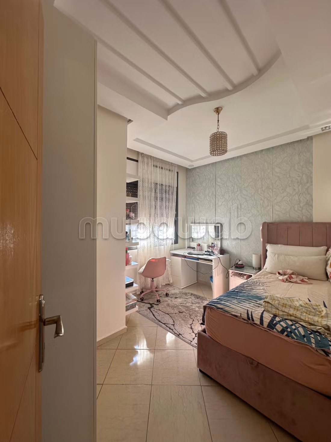 Appartement à vendre à El khouzama. 
3 belles chambres. 
Meublé — 6