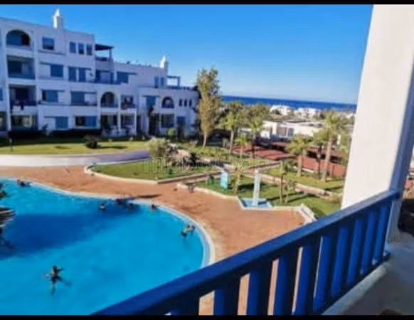 Appartement en location à M'Diq. Superficie 68 m². Système de parabole et salon marocain