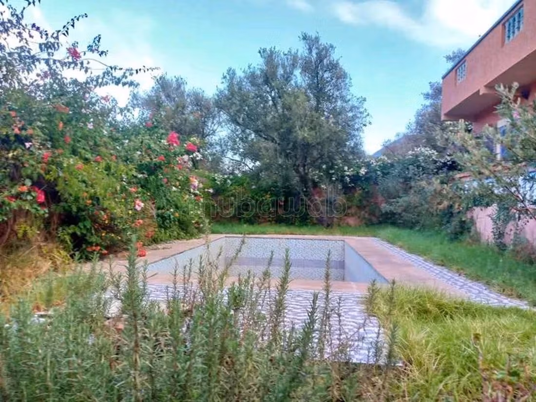 Achat de terrain à Route Casablanca. Surface totale 12000 m²