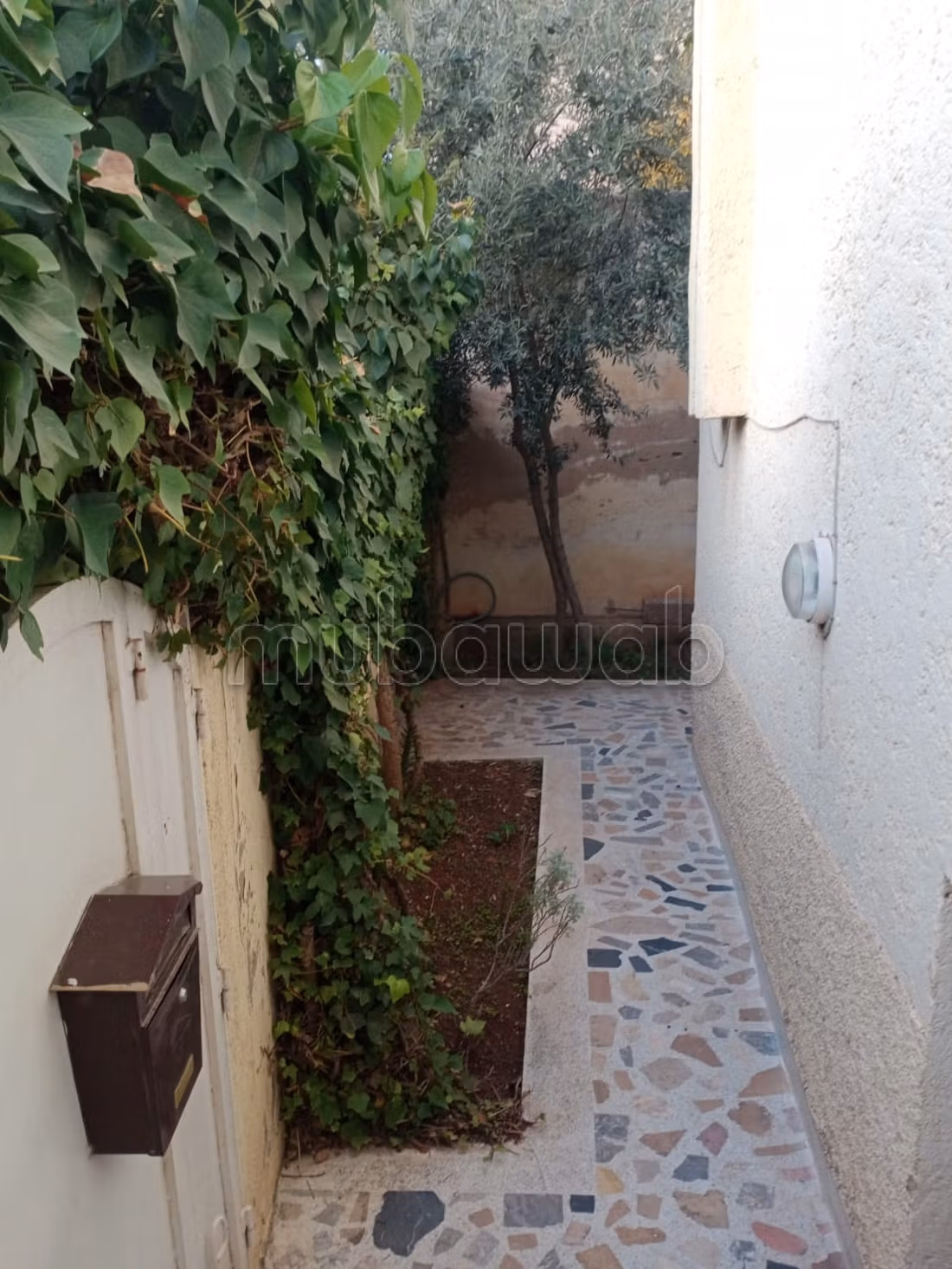 Vente villa à Al Adarissa. 4 salons, 6 chambres. Grande terrasse