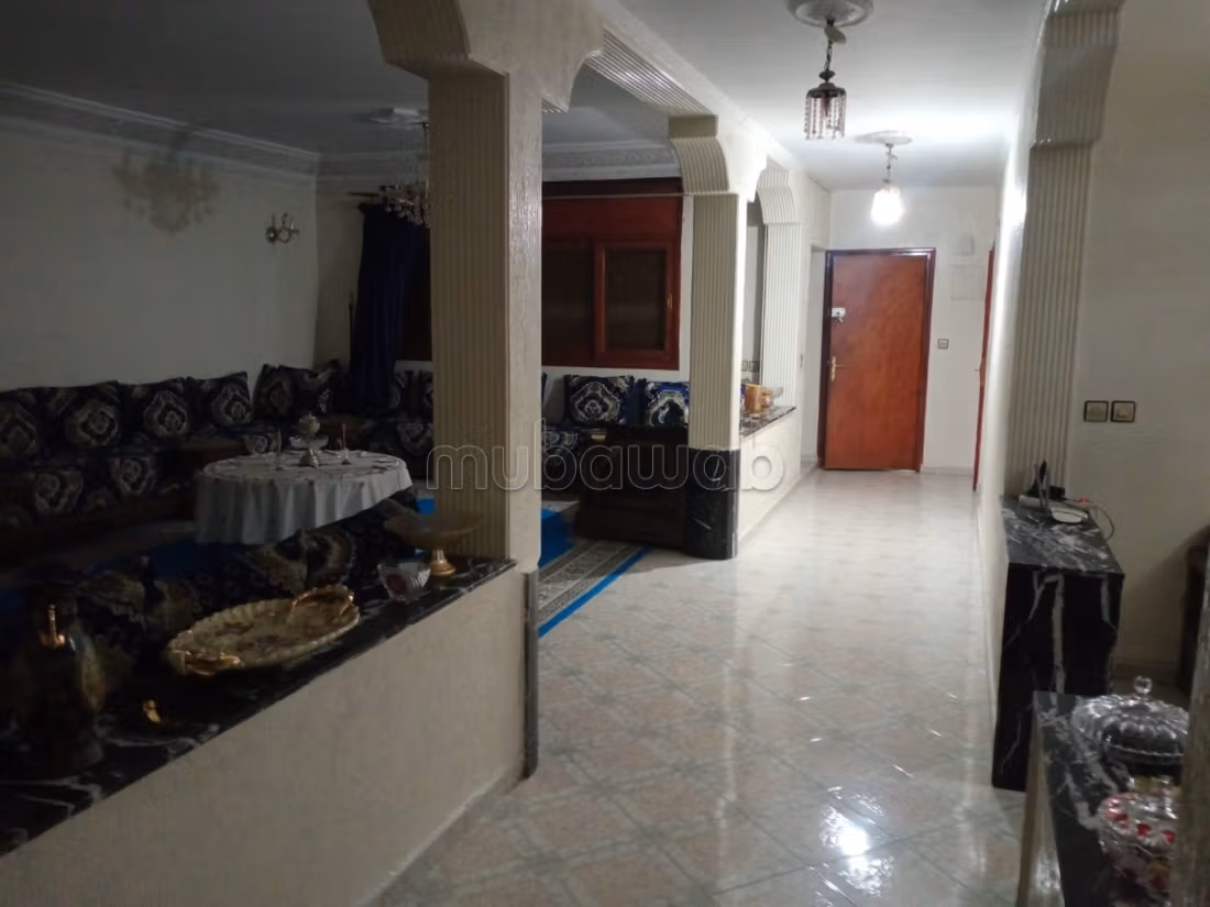 Vente villa à Al Adarissa. 4 salons, 6 chambres. Grande terrasse