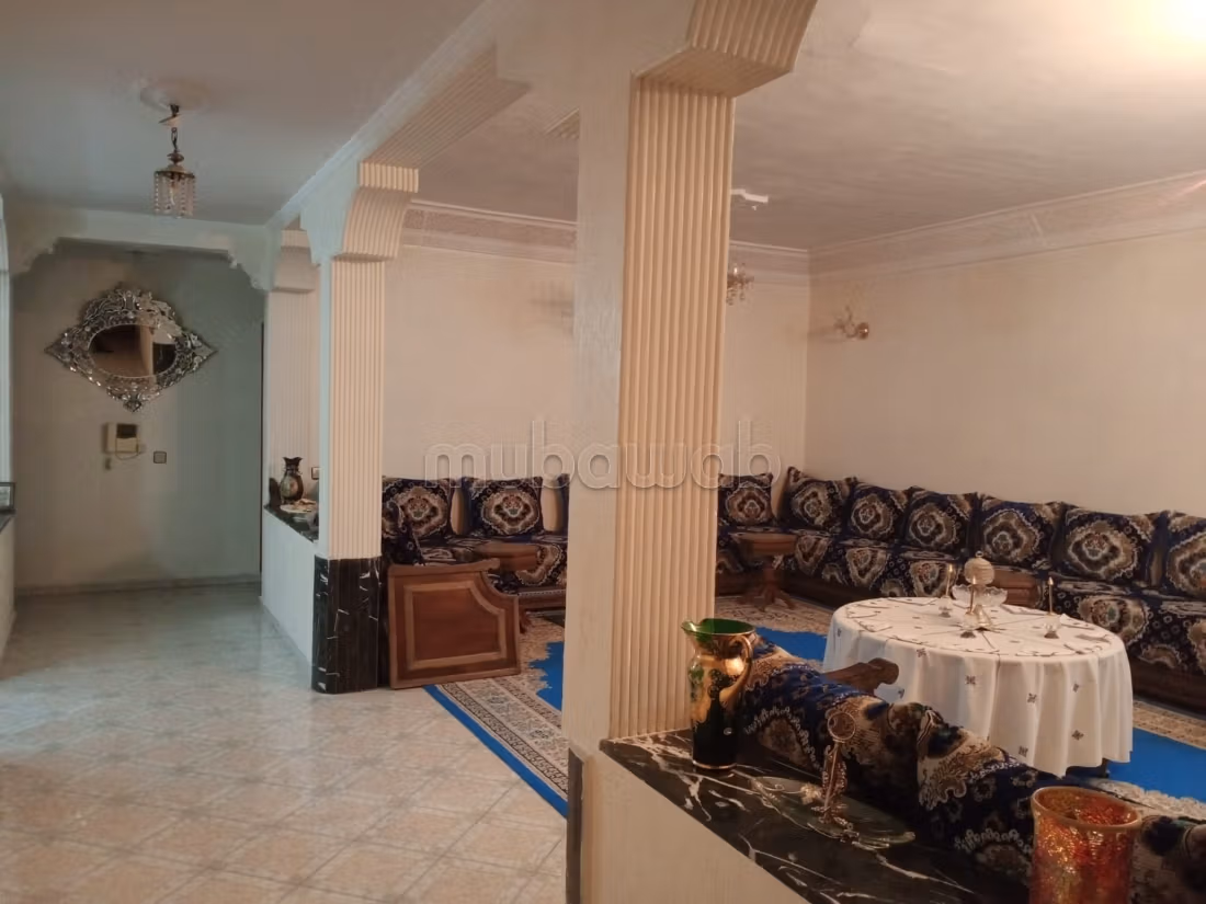 Vente villa à Al Adarissa. 4 salons, 6 chambres. Grande terrasse