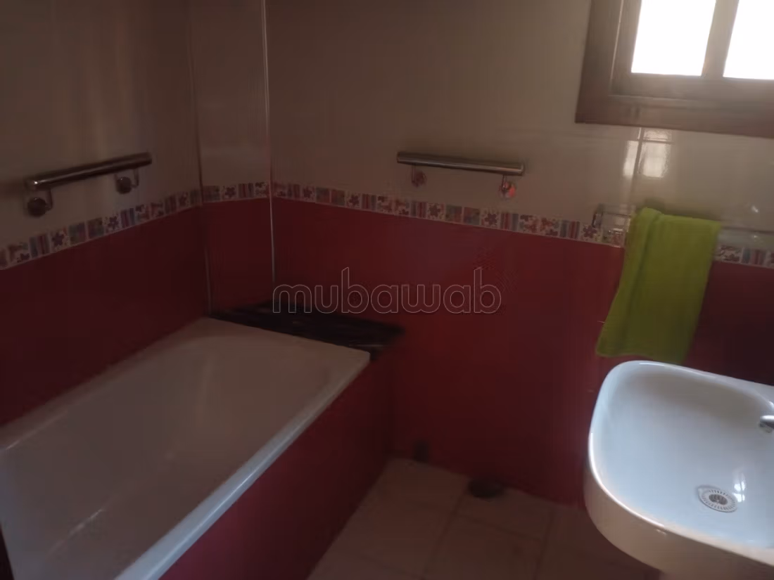 Vente villa à Al Adarissa. 4 salons, 6 chambres. Grande terrasse