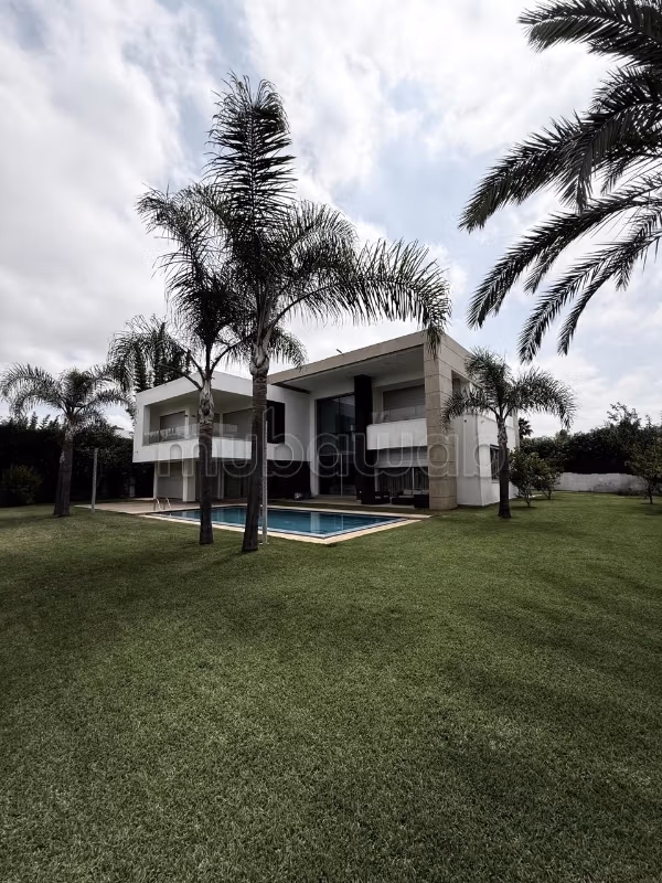 Villa de standing en location à Souissi 
RABAT