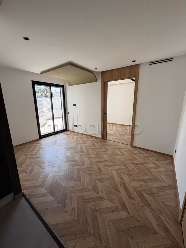 Estudio nuevo de 50m2, terraza y aparcamiento en Abdelmoumen