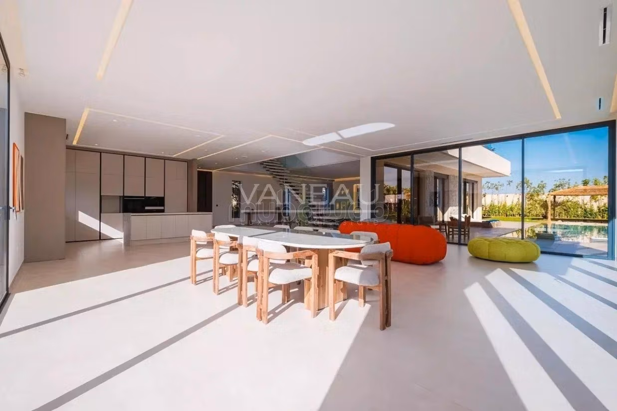 Contemporary villa with 5 bedrooms on Ourika Road