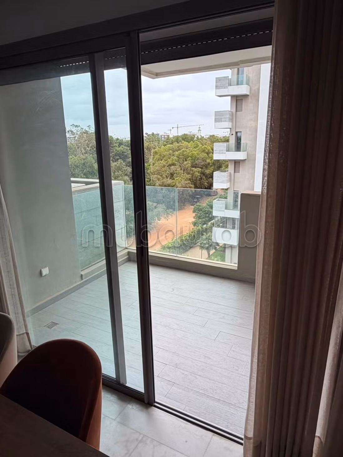 BEL Appartement MEUBLÉ à louer CFC — 4