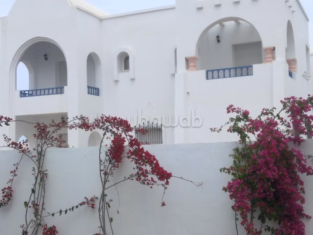 High-end house for sale in Midoun. 3 comfortable bedrooms. Terrace and garden