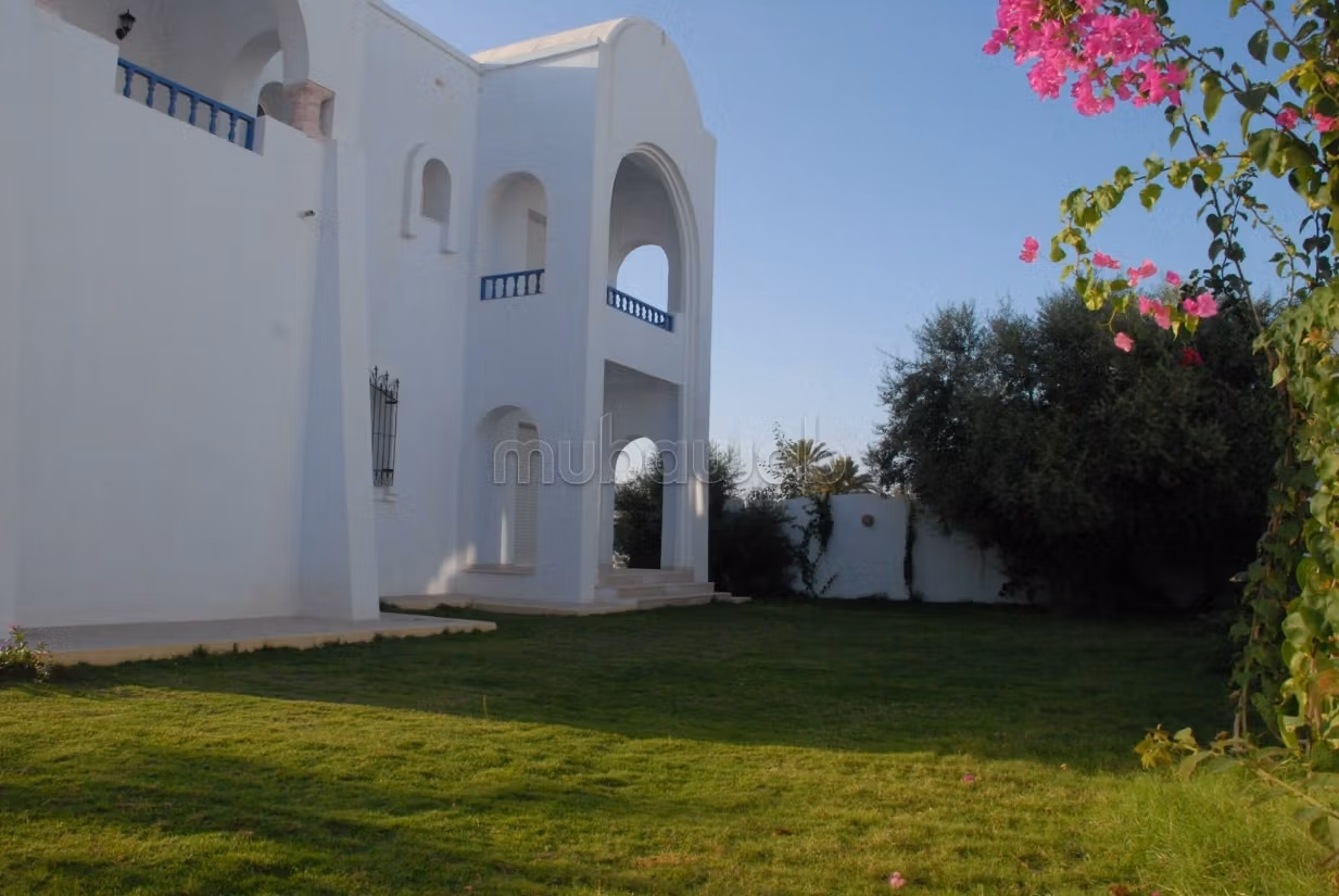High-end house for sale in Midoun. 3 comfortable bedrooms. Terrace and garden