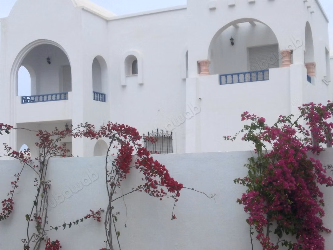 High standard house for sale in Midoun. 3 comfortable bedrooms. Terrace and garden