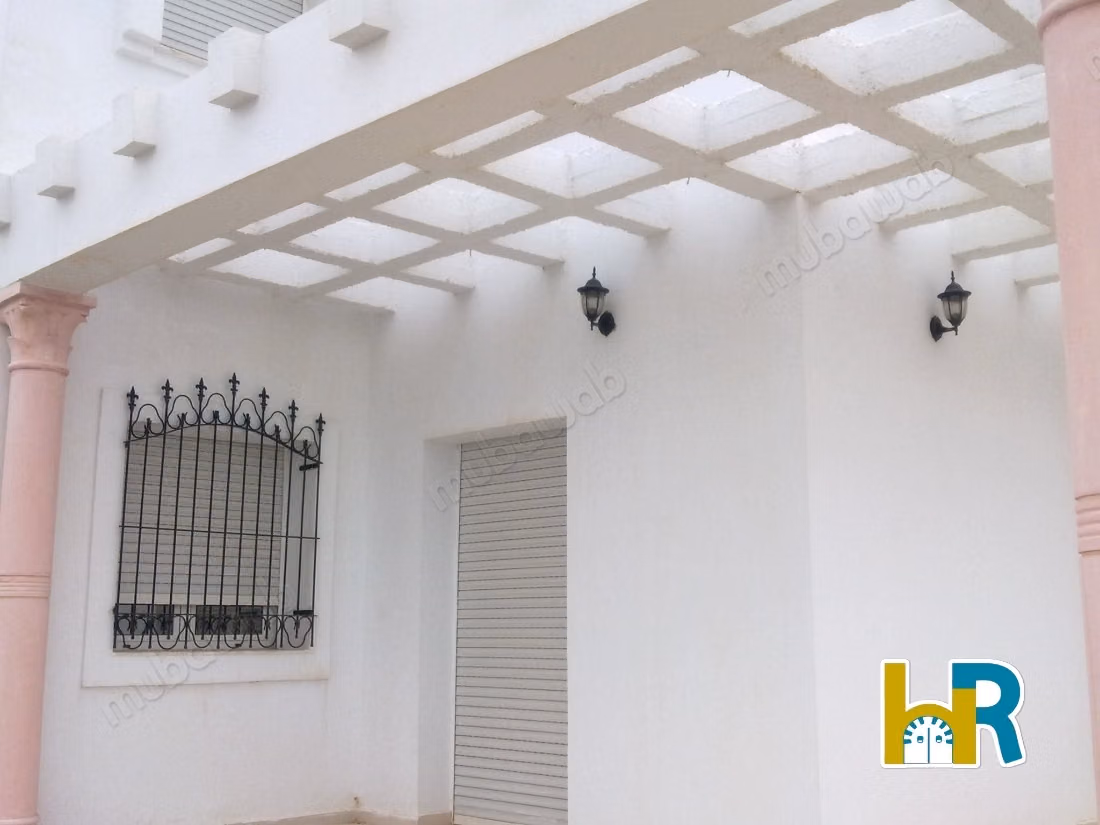 High standard house for sale in Midoun. 3 comfortable bedrooms. Terrace and garden