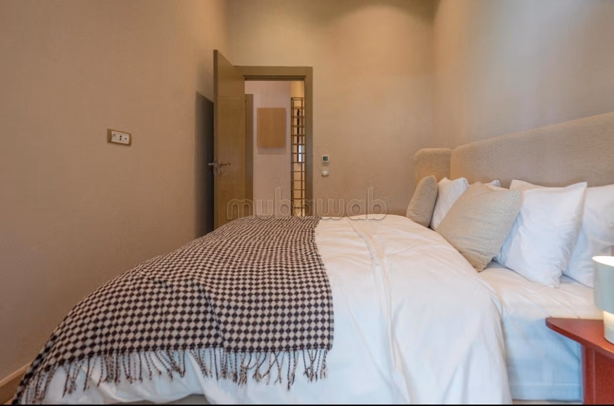 Superbo appartamento in affitto a Borgogna. Superficie totale 140 m². Ben arredato