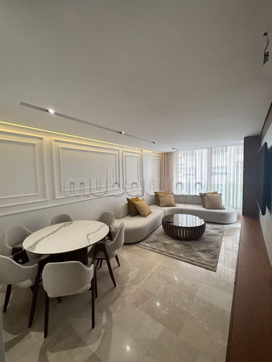 Bel appartement en location à Les princesses. 
1 belle chambre. 
Ascenseur et terrasse — 4