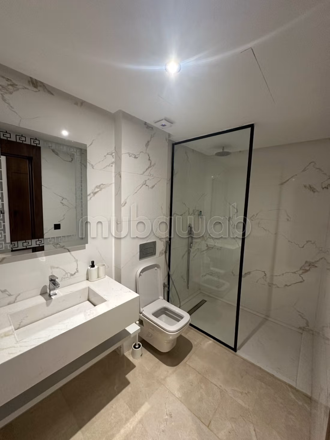 Bel appartement en location à Les princesses. 
1 belle chambre. 
Ascenseur et terrasse — 5