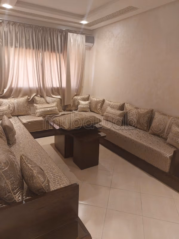 Bellissimo appartamento in affitto a Khouribga. Superficie 90 m². Porta blindata e sistema di vetri doppi