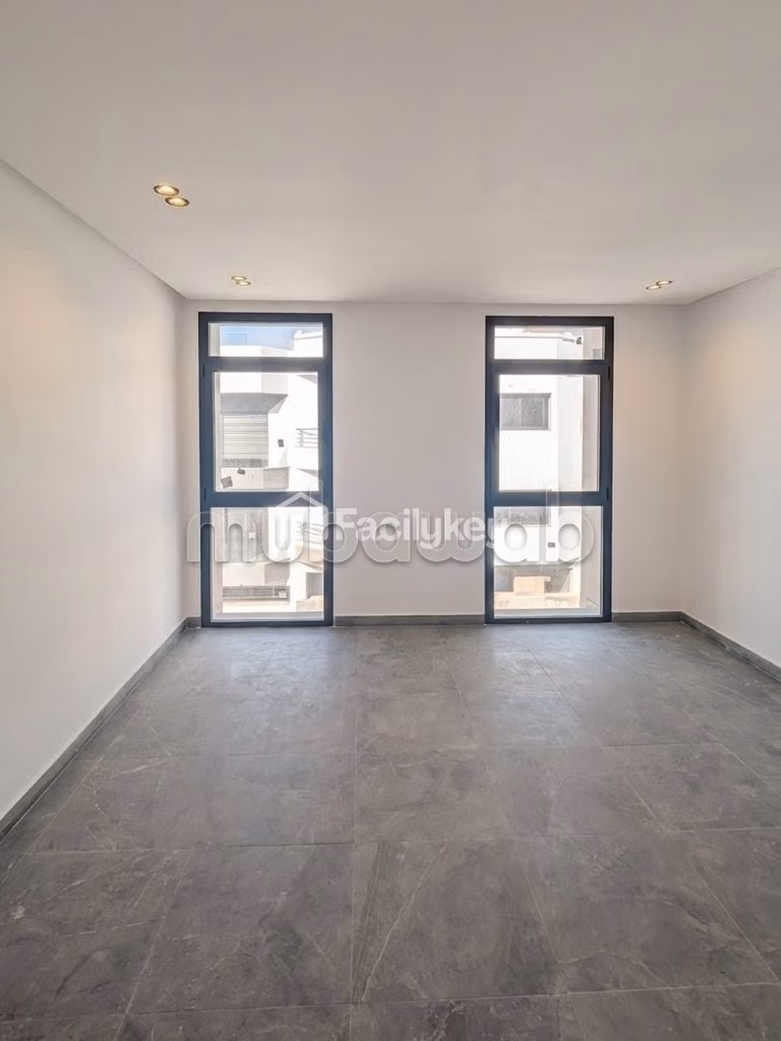 Local comercial de 450 m² en Dar Bouazza