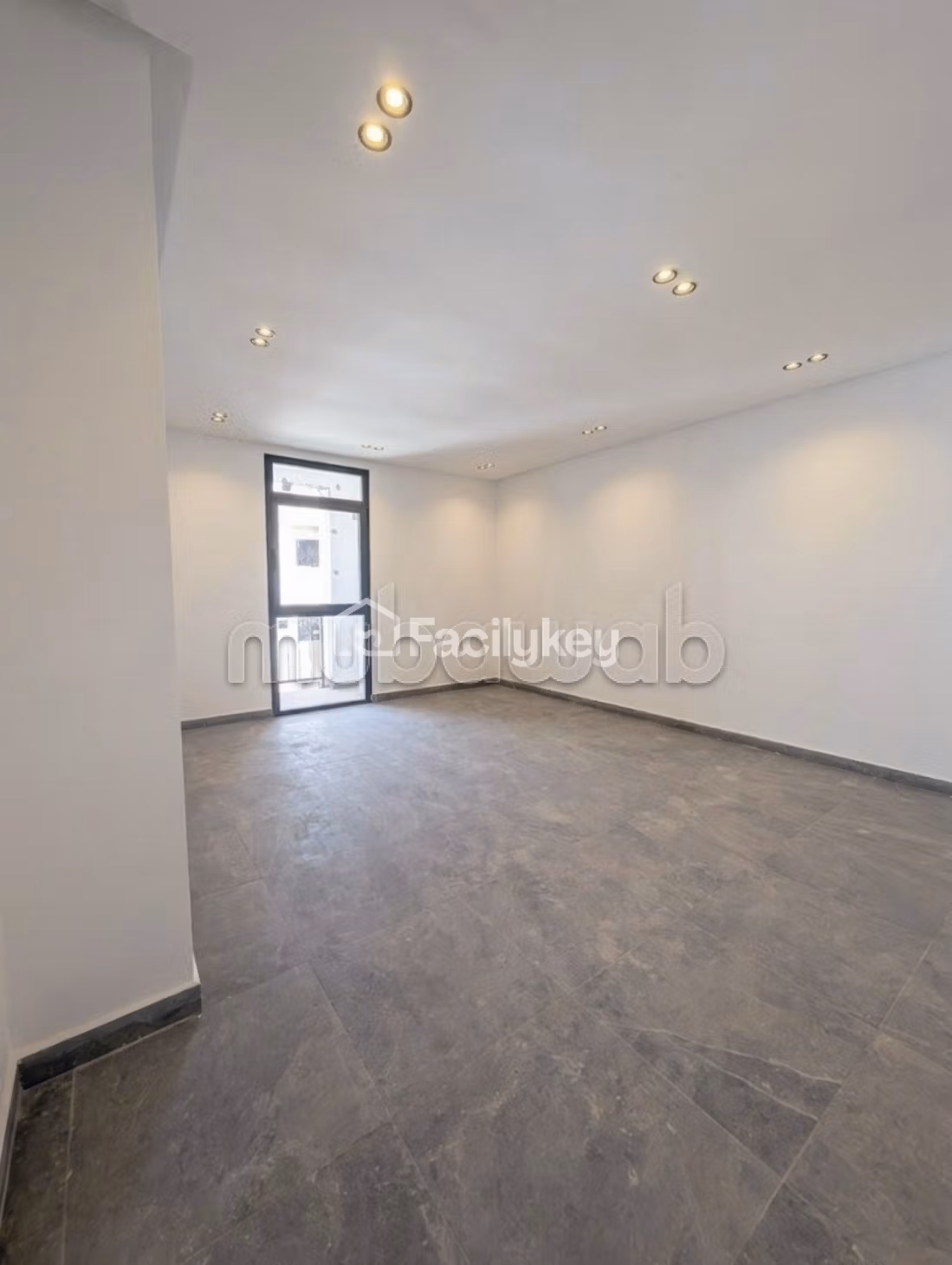 Local comercial de 450 m² en Dar Bouazza
