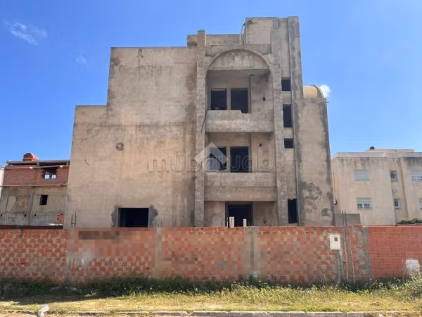 Villa incompleta in vendita