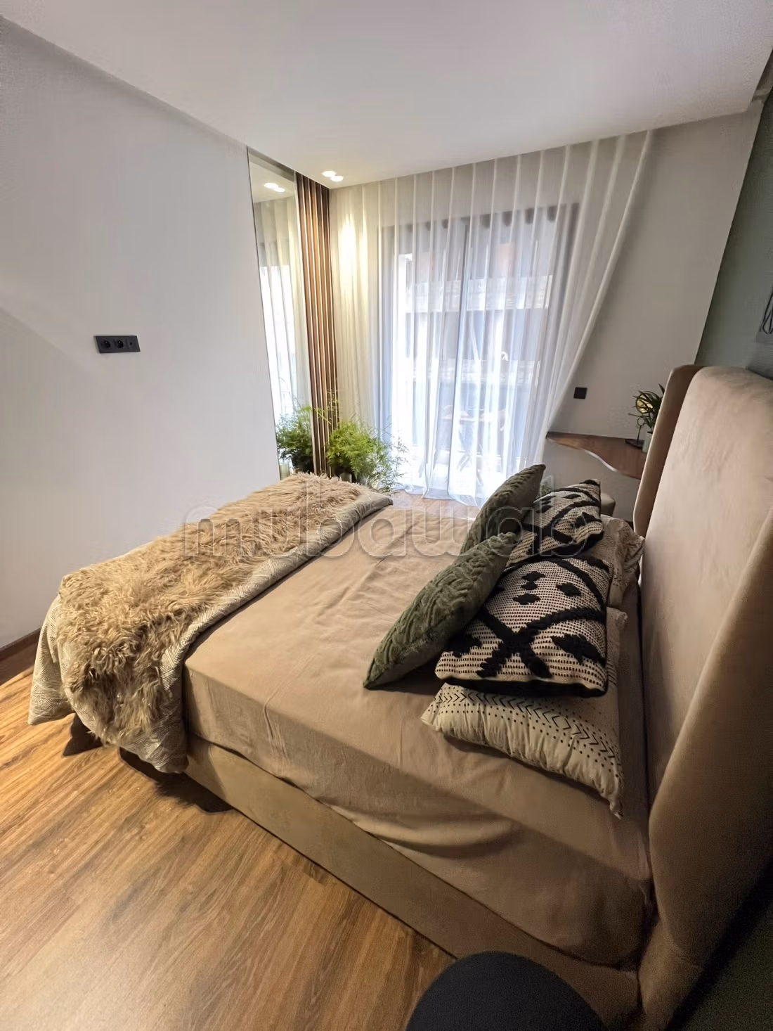 Location d'un appartement à Les Hôpitaux.
Surface totale 49 m².
Bien meublé — 5