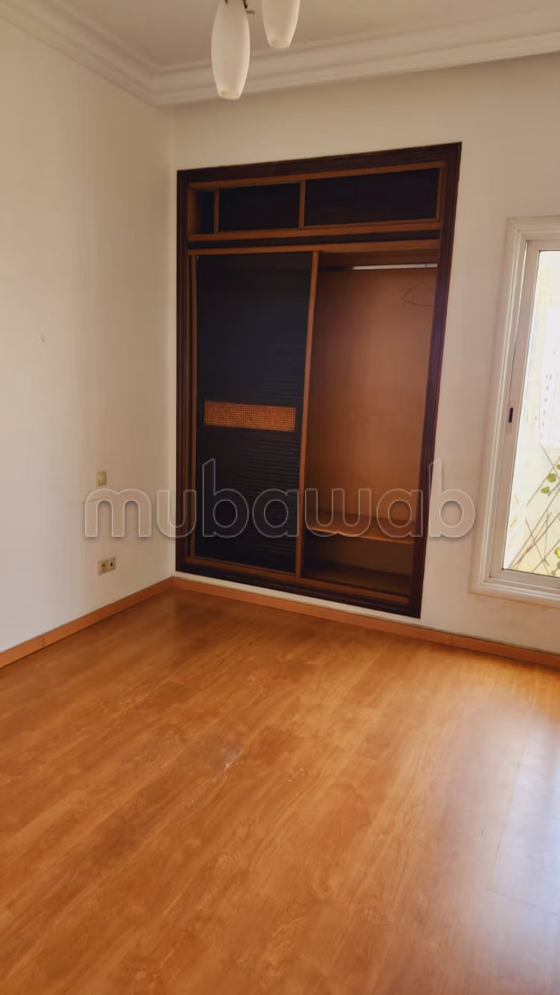 Location Magnifique appartement vide au dernier étage à racine — 2