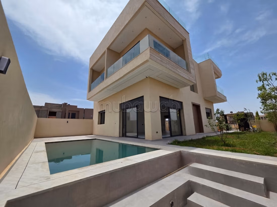 A vendre magnifique villa route d'amzmiz 
8km/kech
