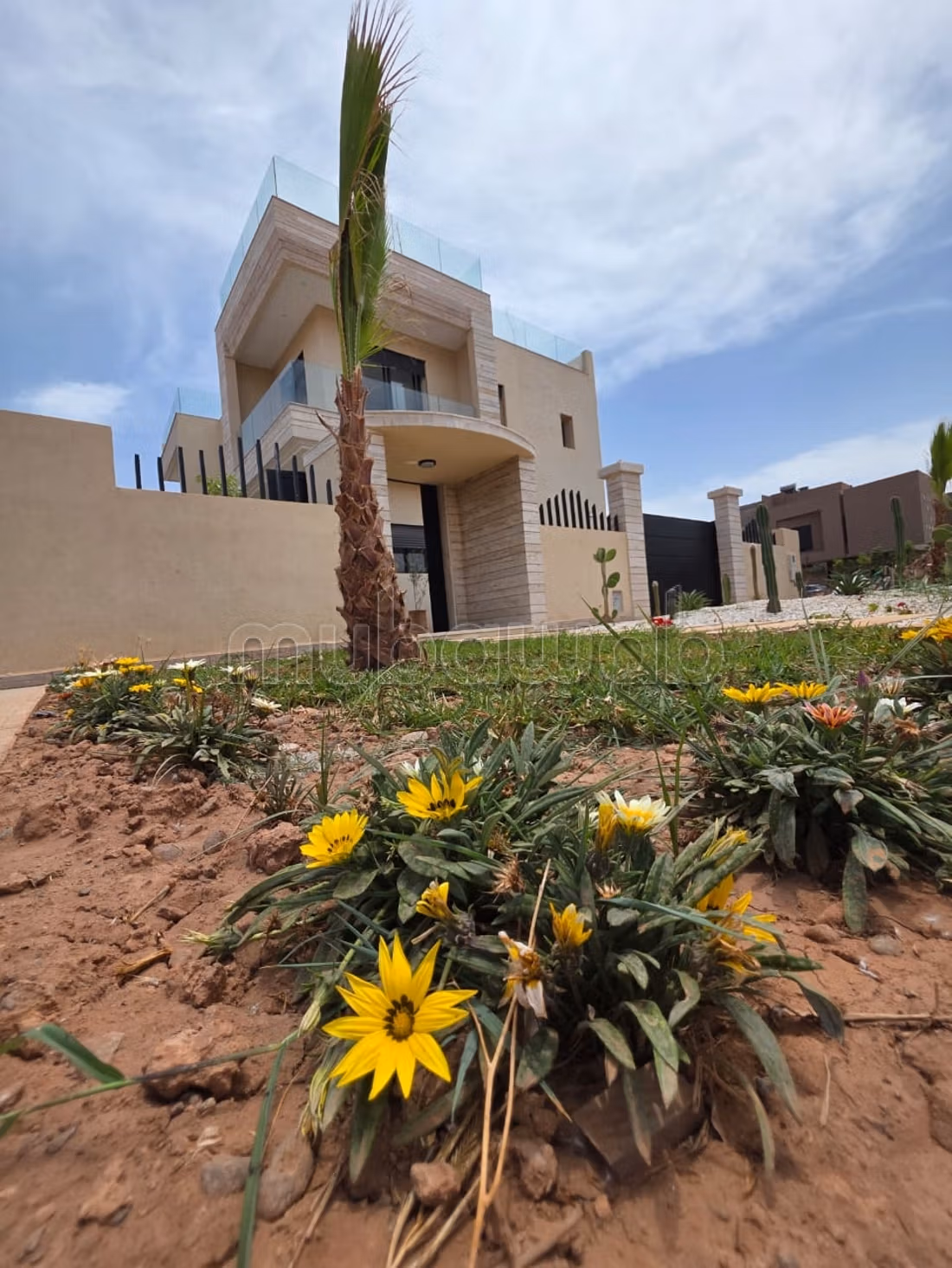 A vendre magnifique villa route d'amzmiz 
8km/kech