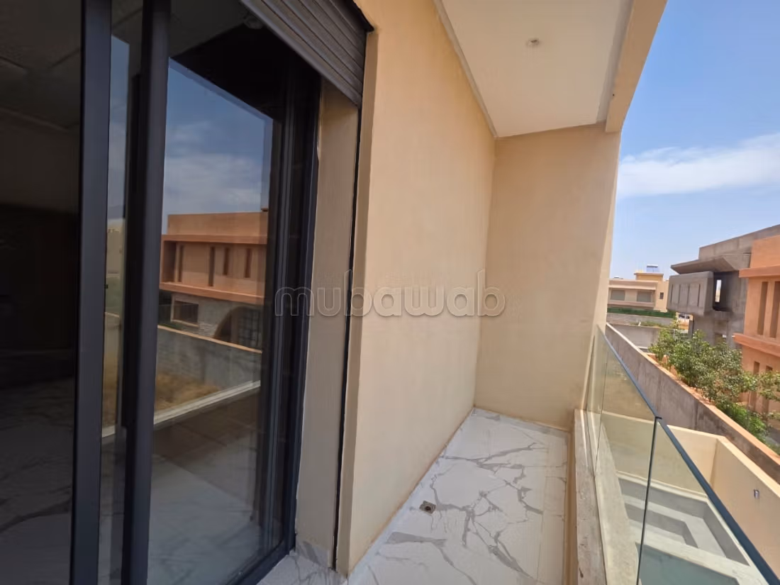 A vendre magnifique villa route d'amzmiz 
8km/kech