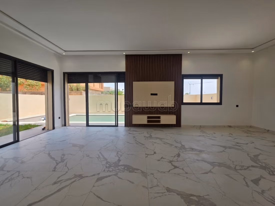 A vendre magnifique villa route d'amzmiz 
8km/kech